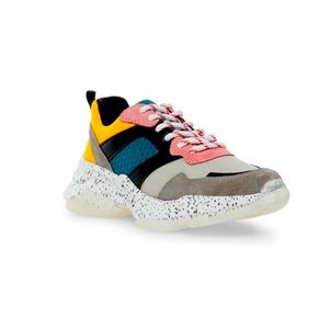 Steve Madden Misleading sneakers size 6.5